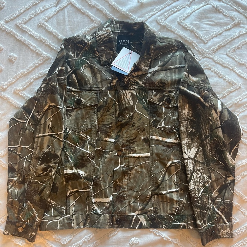 NWT boohooMAN oversized camo denim jacket never worn size medium